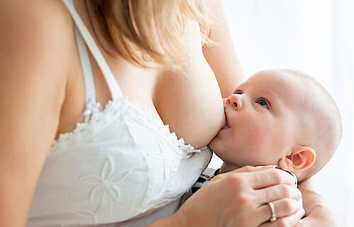 Schwangerschaft und Stillen mit Brustimplantaten